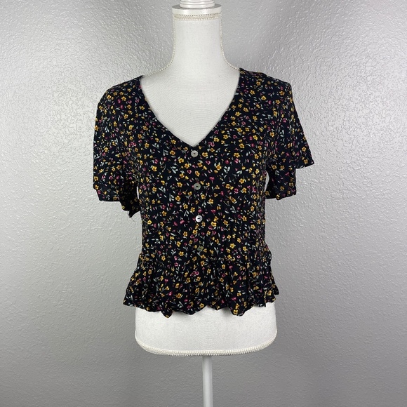 Beautiful Floral Top - Picture 1 of 8